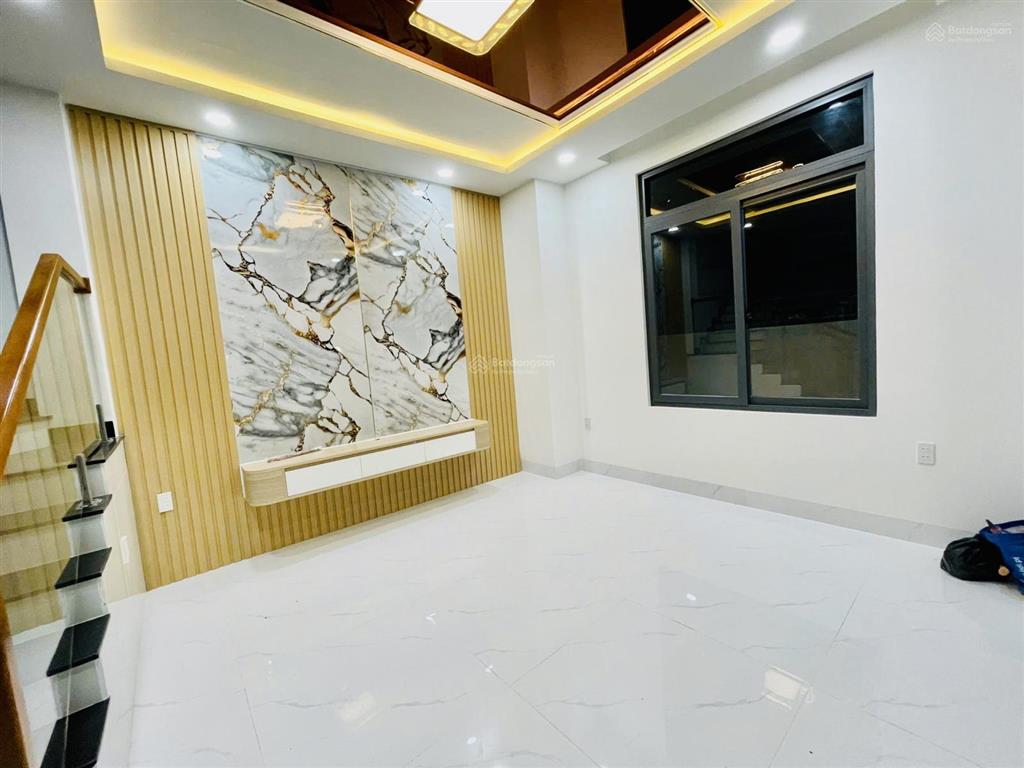 Nhà đẹp 3 tầng giá rẻ  bao hoàn công. đường ô tô giá rẻ