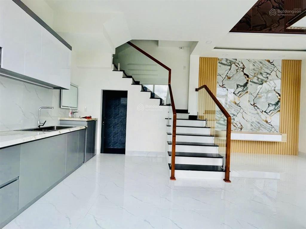 Nhà đẹp 3 tầng giá rẻ  bao hoàn công. đường ô tô giá rẻ