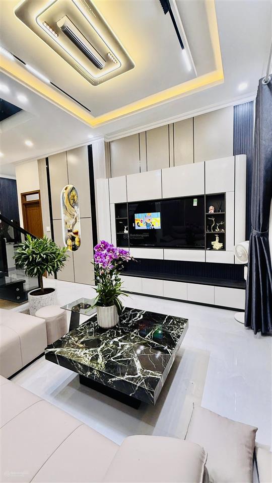 Nhà đẹp 2 tầng mới xây ngang 7,63  đường ô tô giá rẻ