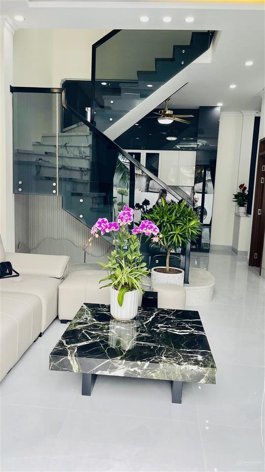 Nhà đẹp 2 tầng mới xây ngang 7,63  đường ô tô giá rẻ