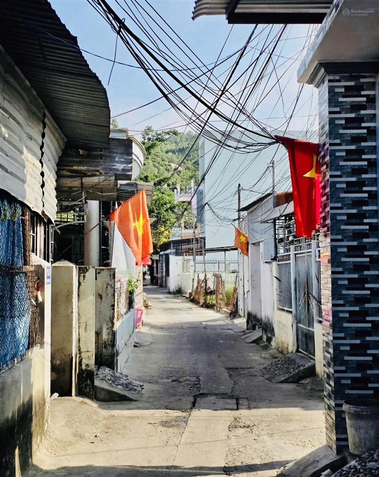 Bán nhà gần chợ vĩnh hải, nhà thờ, biển hòn chồng chỉ 1 tỷ 980