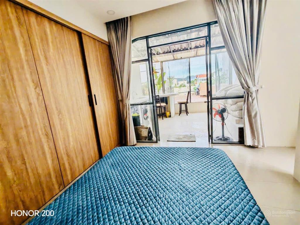 Bán nhà đẹp 3 tầng gần biển hòn chồng  chợ  trường học, diện tích 82,3m2