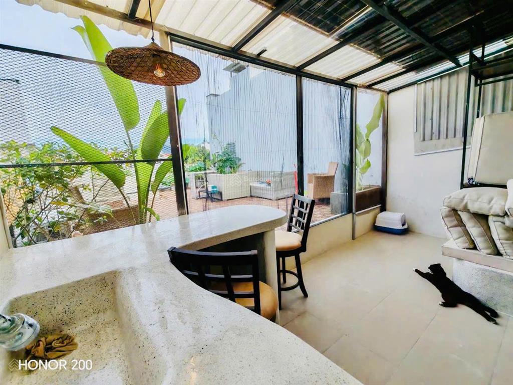 Bán nhà đẹp 3 tầng gần biển hòn chồng  chợ  trường học, diện tích 82,3m2
