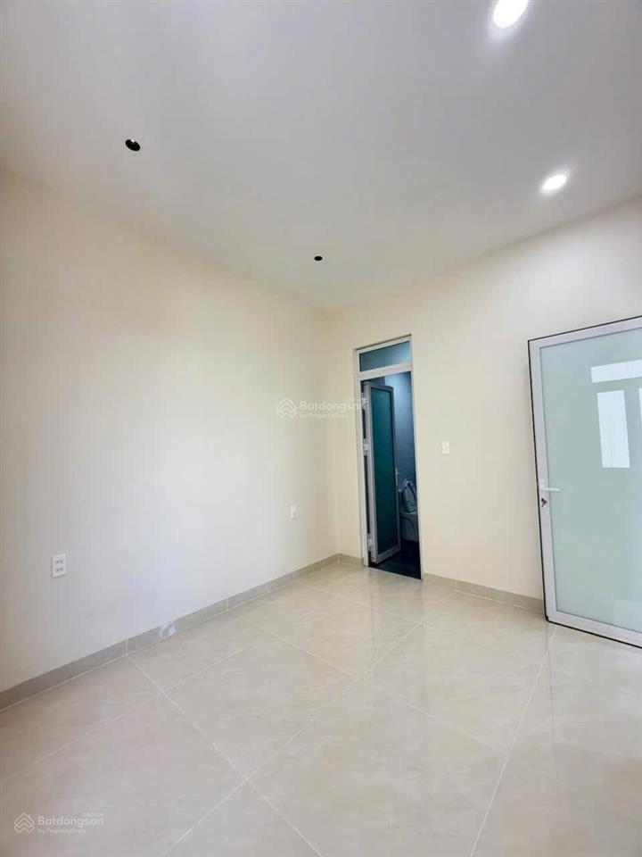 Bán căn nhà 3 tầng mới xây hẻm cầu bè vĩnh thạnh.
diện tích 82m2