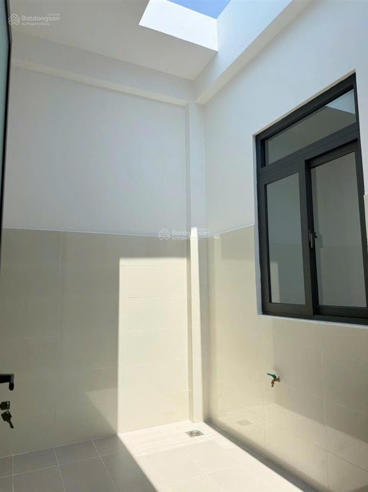 Bán căn nhà 3 tầng mới xây hẻm cầu bè vĩnh thạnh.
diện tích 82m2