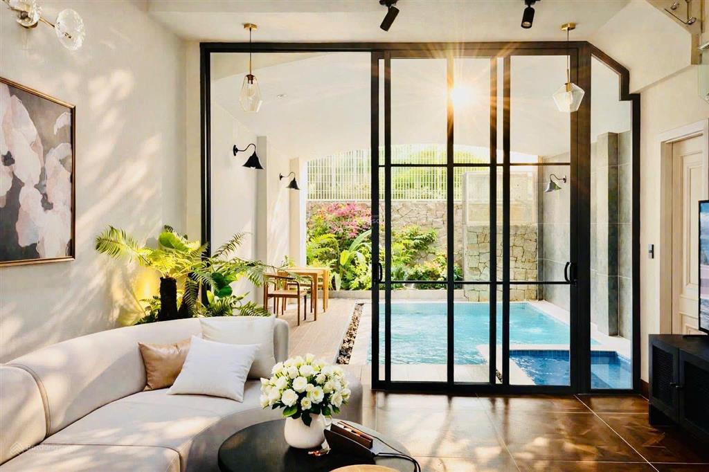 Bán nhà trung tâm 3 tầng, 4pn + 5wc, diện tích 100m2