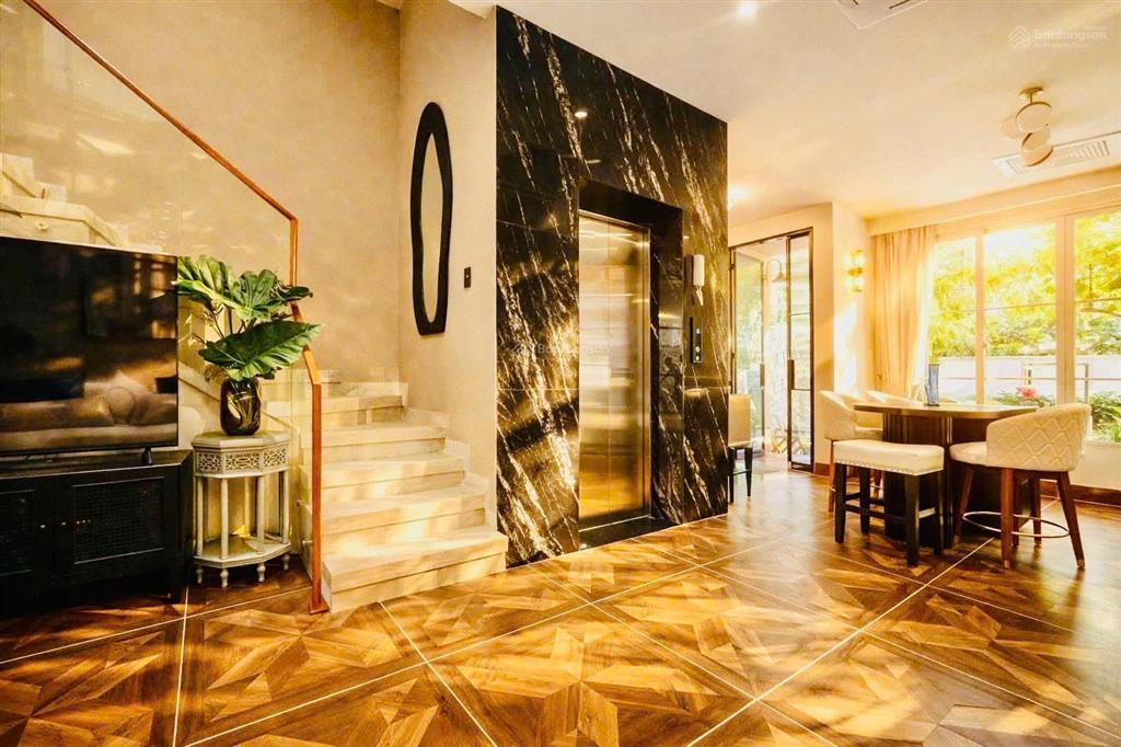 Bán nhà trung tâm 3 tầng, 4pn + 5wc, diện tích 100m2