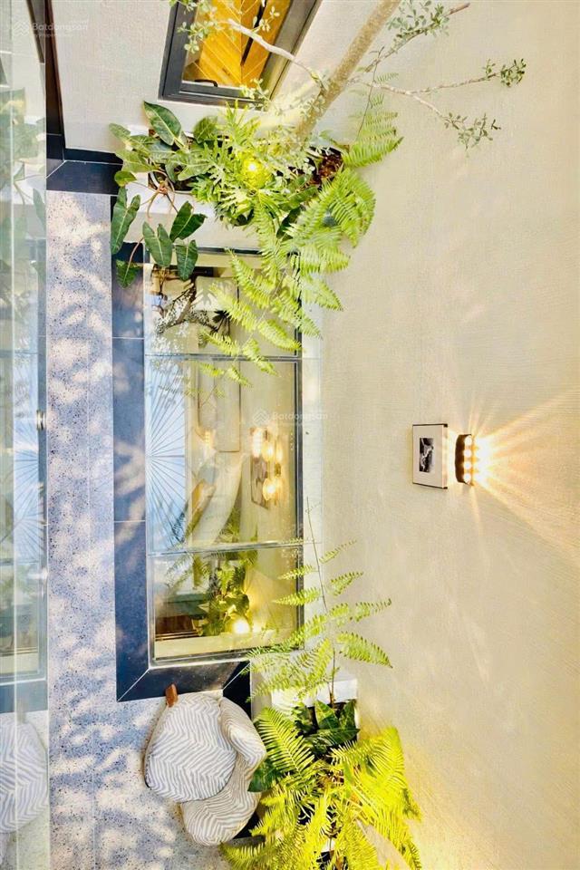 Bán nhà trung tâm 3 tầng, 4pn + 5wc, diện tích 100m2