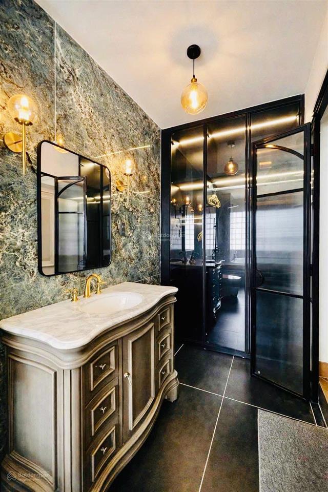 Bán nhà trung tâm 3 tầng, 4pn + 5wc, diện tích 100m2