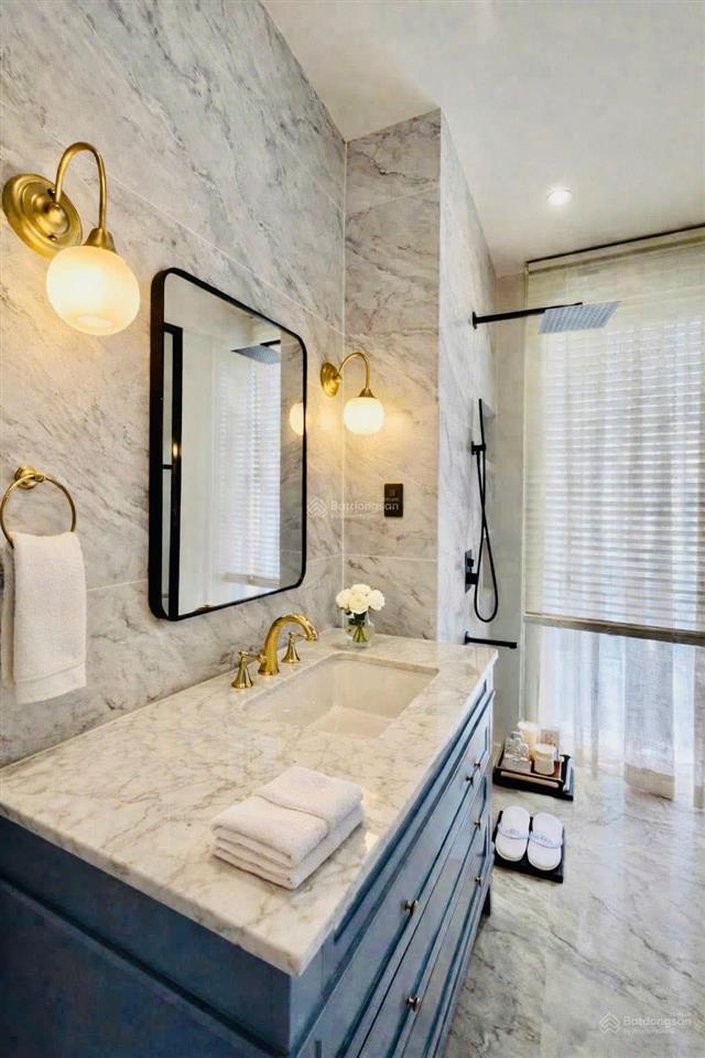 Bán nhà trung tâm 3 tầng, 4pn + 5wc, diện tích 100m2