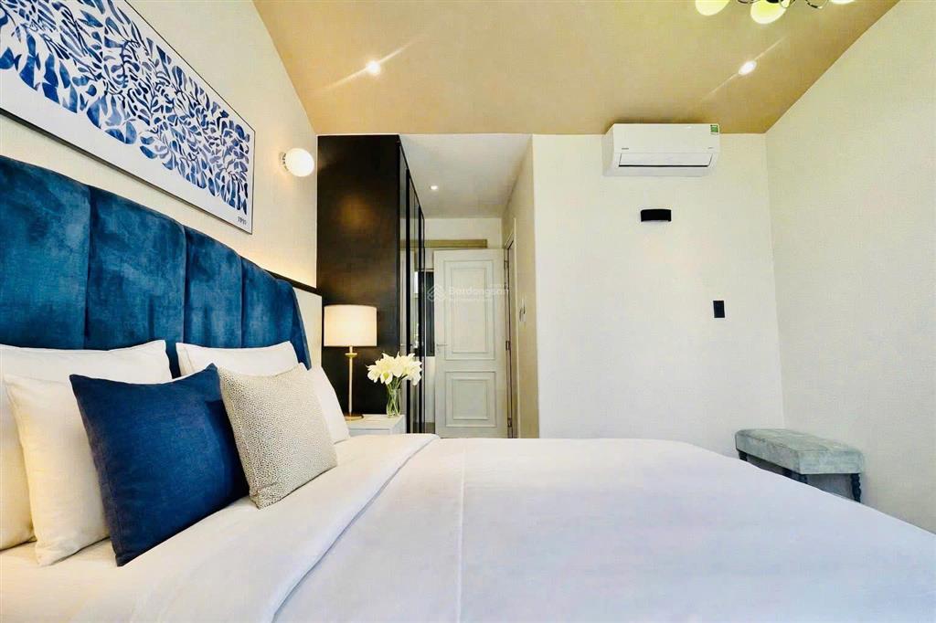 Bán nhà trung tâm 3 tầng, 4pn + 5wc, diện tích 100m2