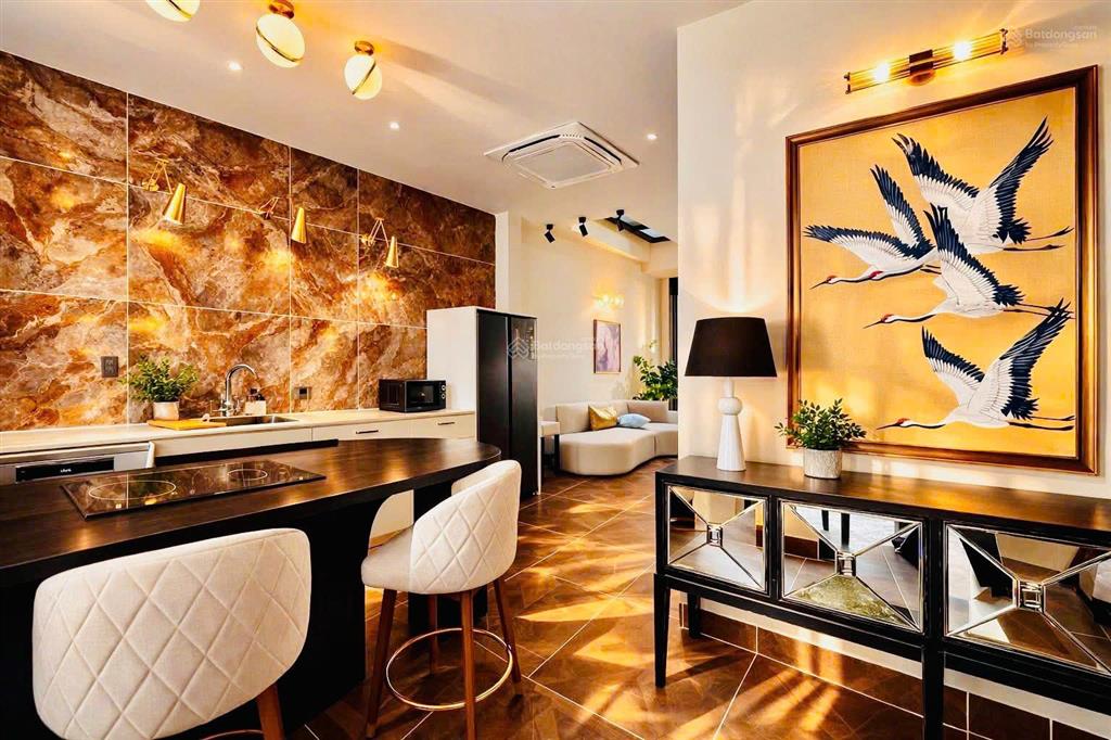 Bán nhà trung tâm 3 tầng, 4pn + 5wc, diện tích 100m2
