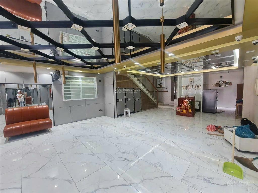 Bán nhà đẹp 5 tầng mặt tiền ngô gia tự / nha trang  giá 35 tỷ tttp.