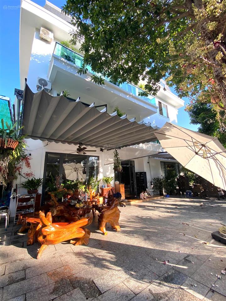Bán siêu biệt thự biển, sân vườn, lô góc thoáng, nội thất xịn  kđt biển an viên