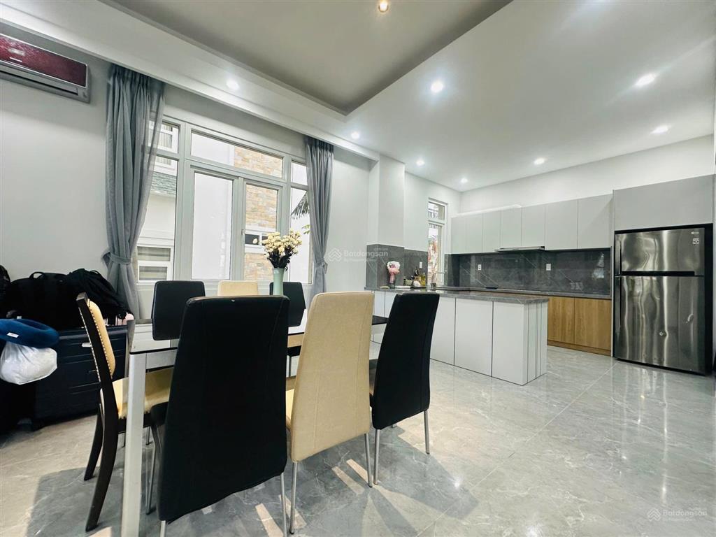 Bán biệt thự 3 tầng view biển  sổ hoàn công. có bãi tắm riêng diện tích 180m2