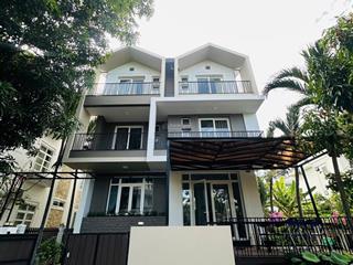 Bán biệt thự 3 tầng view biển  sổ hoàn công. có bãi tắm riêng diện tích 180m2