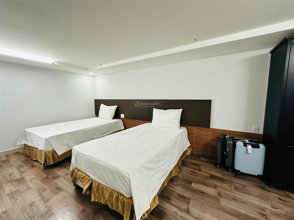 Bán biệt thự 3 tầng view biển  sổ hoàn công. có bãi tắm riêng diện tích 180m2