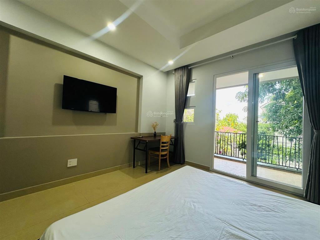 Bán biệt thự 3 tầng view biển  sổ hoàn công. có bãi tắm riêng diện tích 180m2