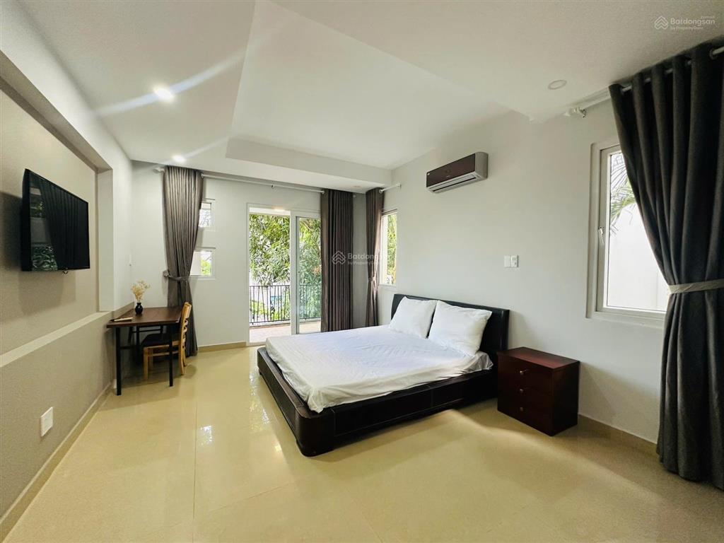 Bán biệt thự 3 tầng view biển  sổ hoàn công. có bãi tắm riêng diện tích 180m2