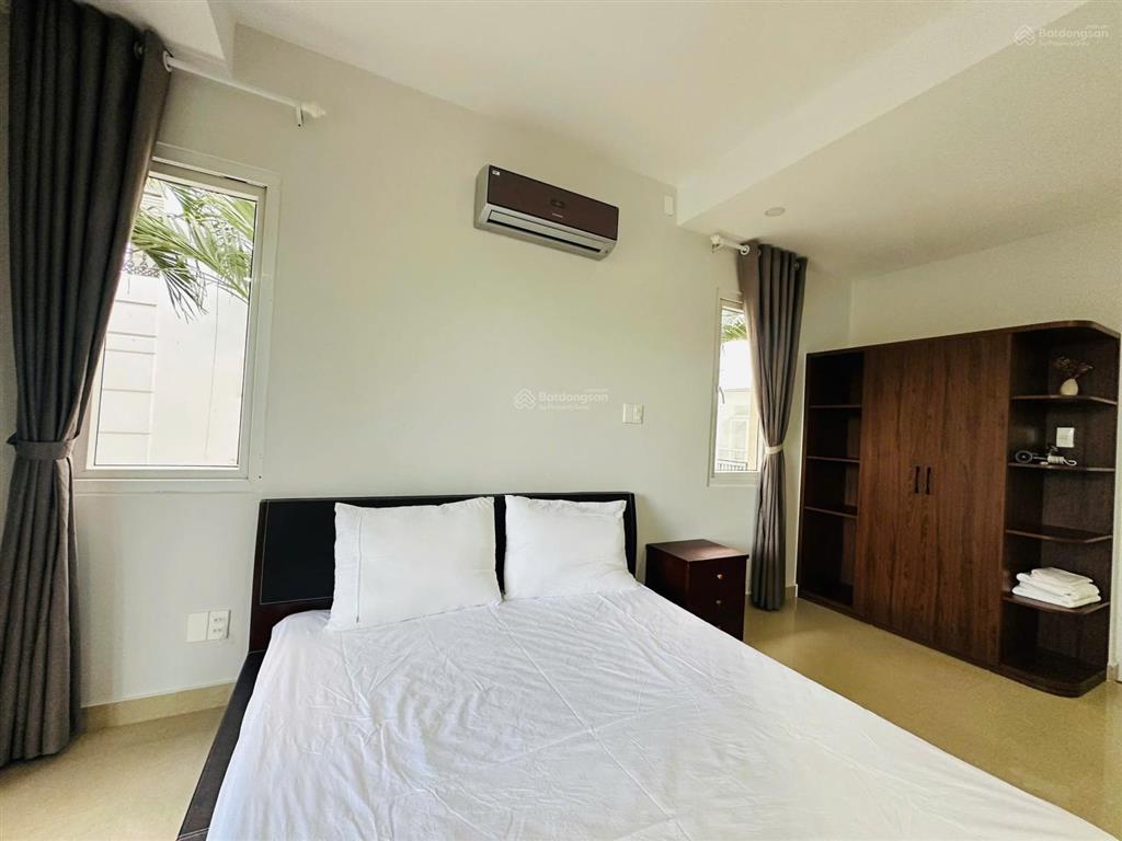 Bán biệt thự 3 tầng view biển  sổ hoàn công. có bãi tắm riêng diện tích 180m2