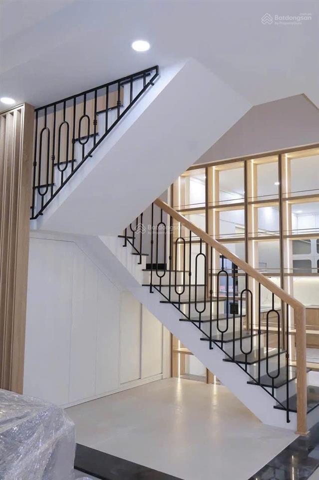 Nhà đẹp 3 tầng trung tâm nha trang  giá tốt nhất khu vực