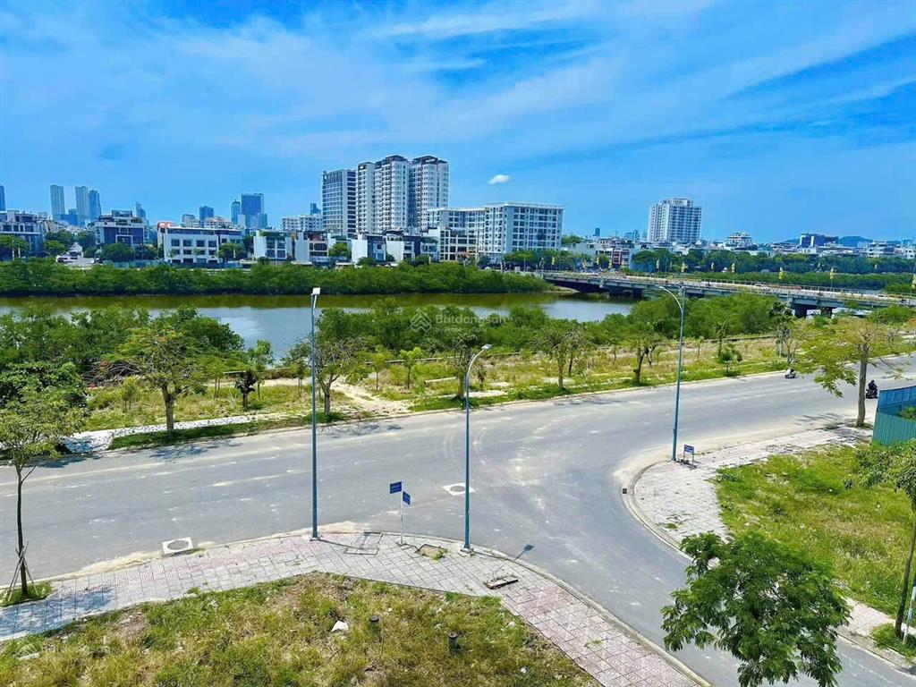 Nhà đẹp 3 tầng trung tâm nha trang  giá tốt nhất khu vực