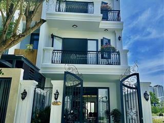 Nhà đẹp 3 tầng trung tâm nha trang  giá tốt nhất khu vực