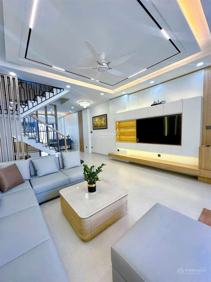 Nhà đẹp 3 tầng trung tâm nha trang  giá tốt nhất khu vực