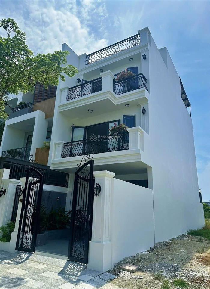 Nhà đẹp 3 tầng trung tâm nha trang  giá tốt nhất khu vực
