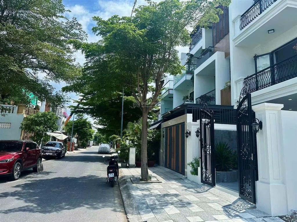 Nhà đẹp 3 tầng trung tâm nha trang  giá tốt nhất khu vực
