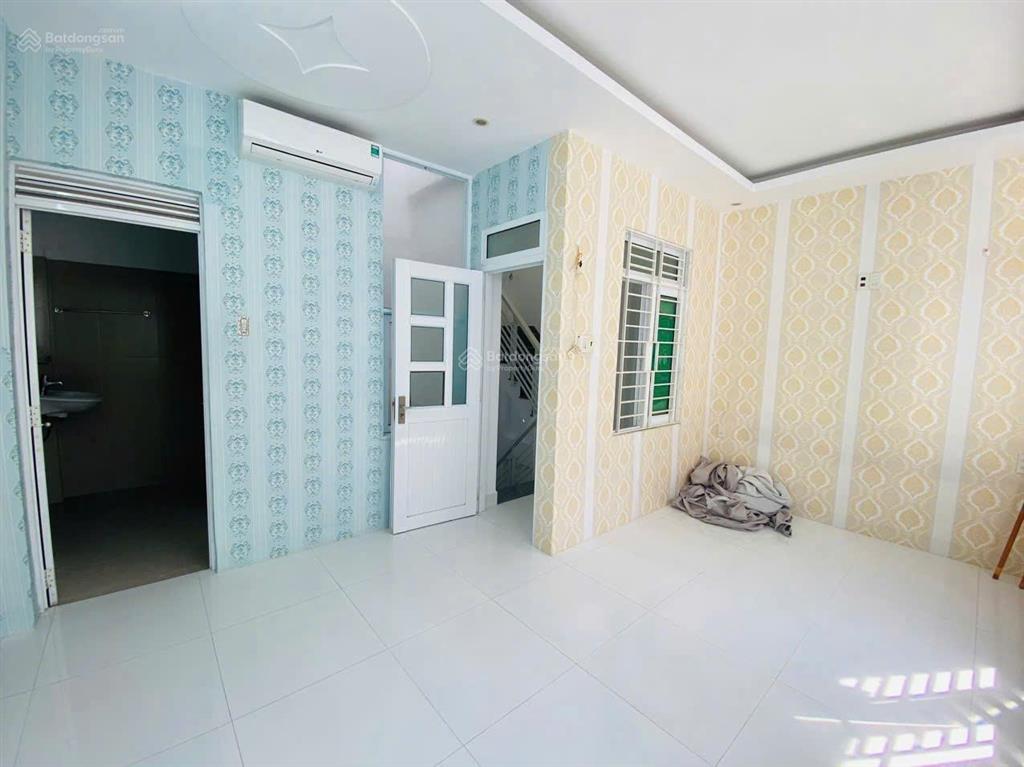 Bán nhà 3 tầng giá rẻ khu phố tây nha trang, cách biển 300m
