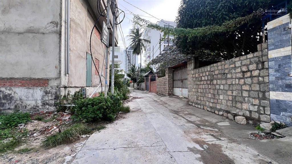 Bán đất đẹp cạnh biển xây biệt thự, tòa căn hộ giá rẻ. ngang 12m8 vĩnh hòa, nha trang