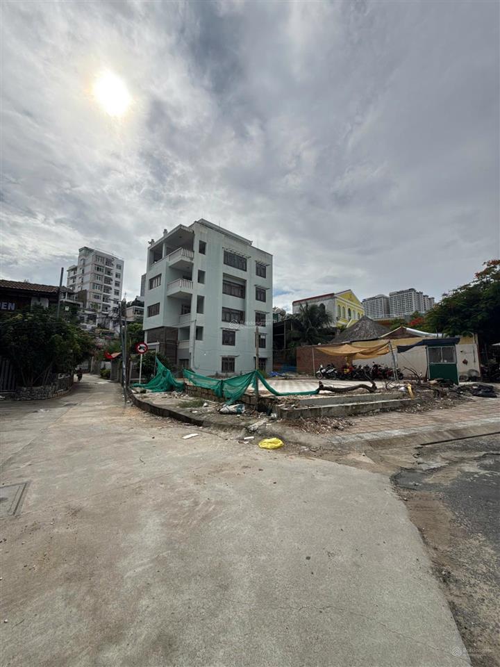 Cần bán lô góc trực biển phạm văn đồng  view biển  nhìn thẳng ra hòn chồng tổng dt 223,7m2
