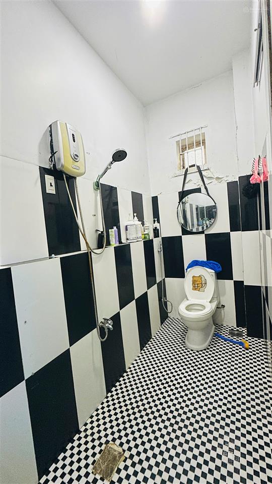 Cần tiền dưỡng già bán căn nhà 3 tầng đường hẻm nguyễn xiển đối diện trường sư phạm, đất ngang 7m.