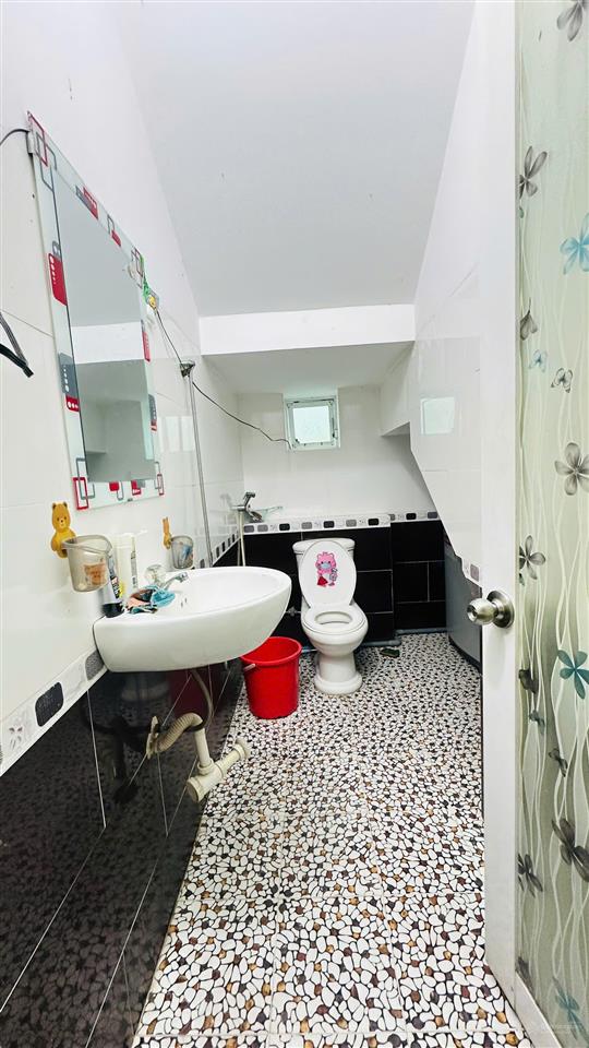 Cần tiền dưỡng già bán căn nhà 3 tầng đường hẻm nguyễn xiển đối diện trường sư phạm, đất ngang 7m.
