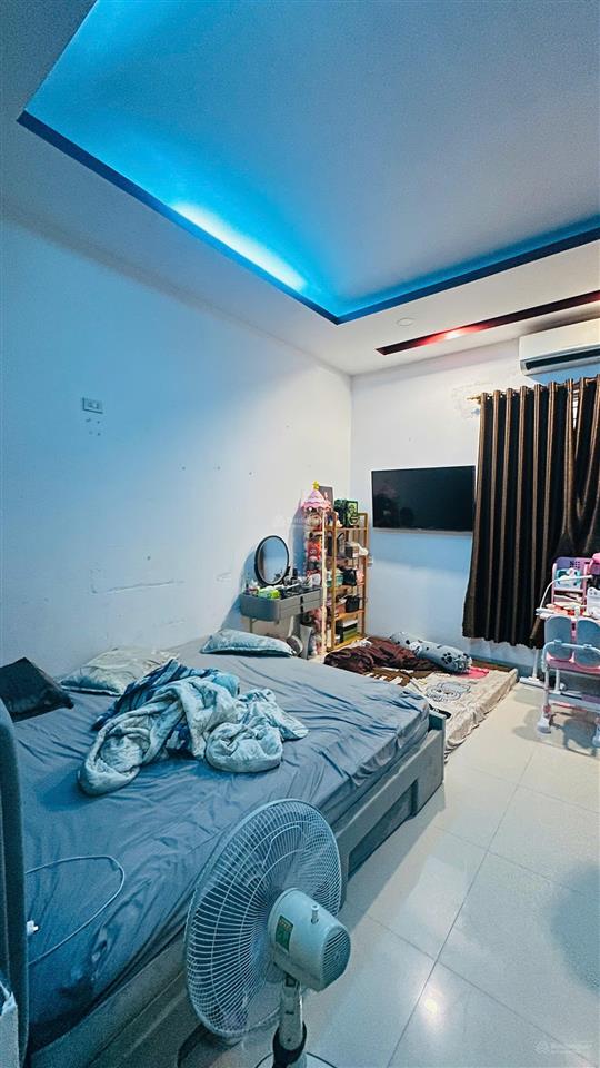 Cần tiền dưỡng già bán căn nhà 3 tầng đường hẻm nguyễn xiển đối diện trường sư phạm, đất ngang 7m.