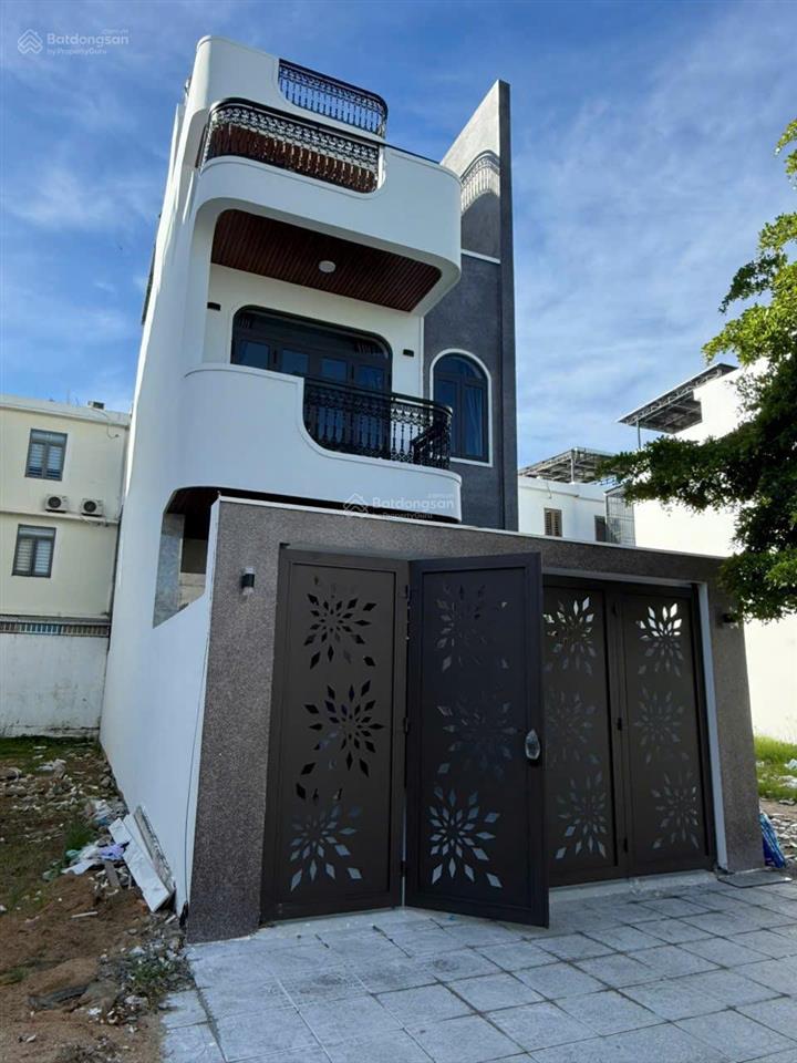 Bán nhà 3 tầng 1 tum thang máy cảm ứng, cổng thông minh kđt mỹ gia gói 4, nha trang