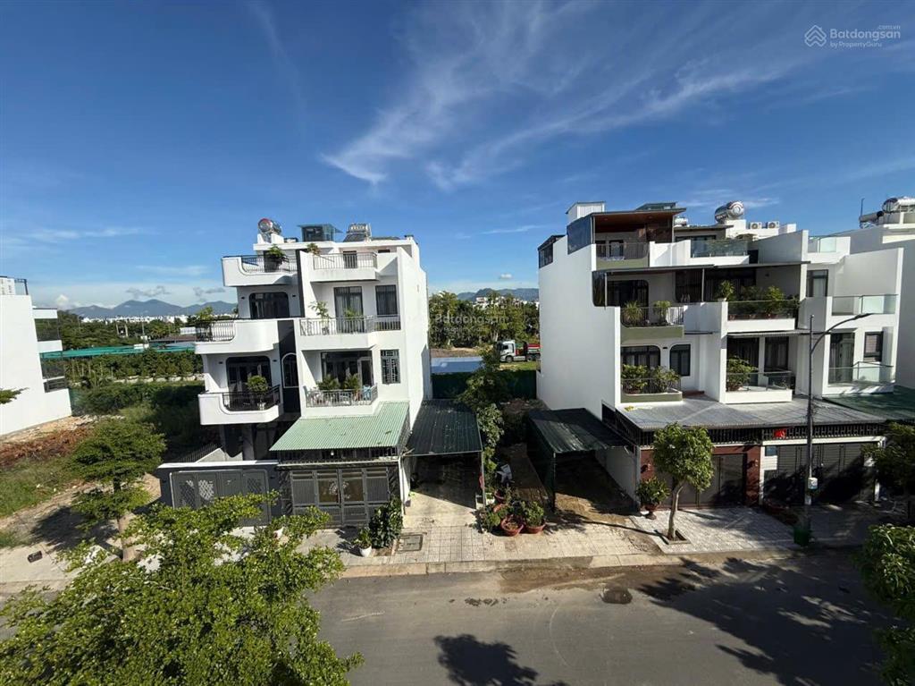 Bán nhà 3 tầng 1 tum thang máy cảm ứng, cổng thông minh kđt mỹ gia gói 4, nha trang