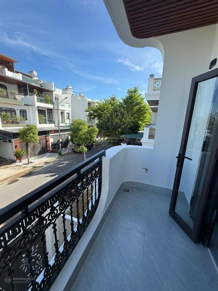 Bán nhà 3 tầng 1 tum thang máy cảm ứng, cổng thông minh kđt mỹ gia gói 4, nha trang
