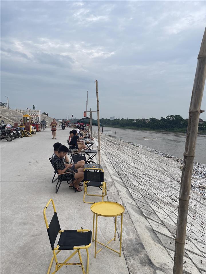 Đất xuân canh 100m giá 100tr/m2 đối diện khu bãi đá sông hồng cách vài trăm mét ra cầu tứ liên
