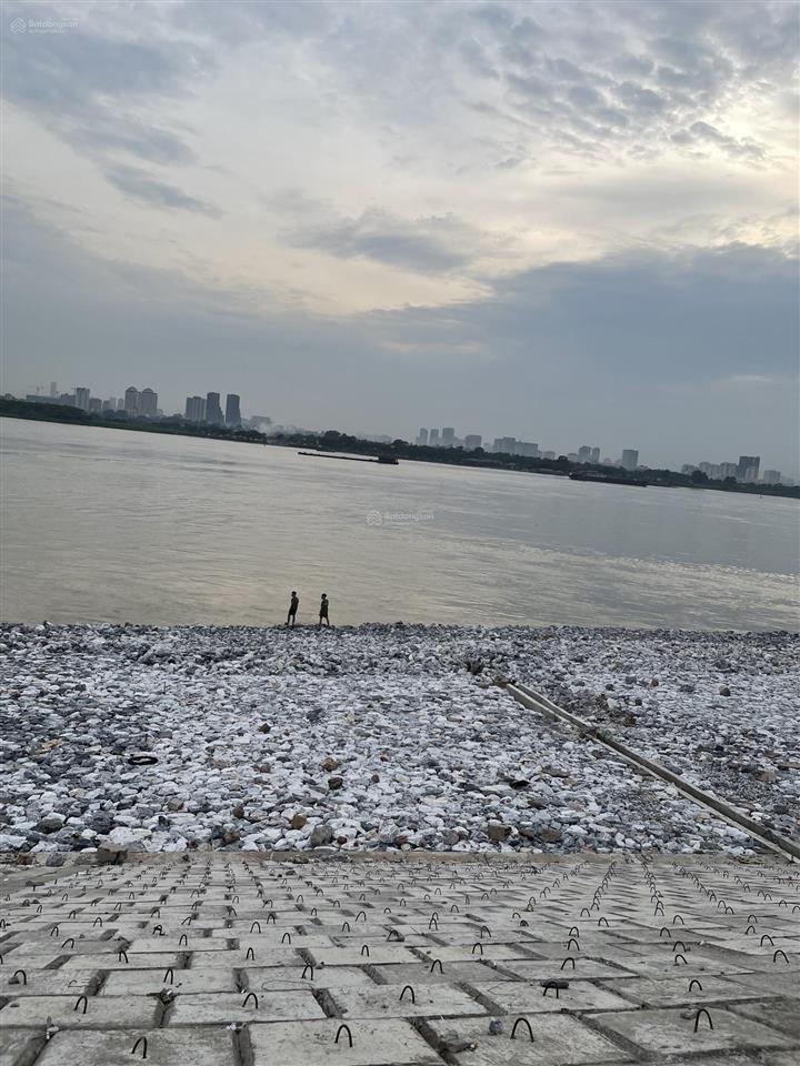 Đất xuân canh cạnh vin cổ loa đối diện khu bãi đá sông hồng 100m giá 100tr/m2 cách cầu tứ liên 1km