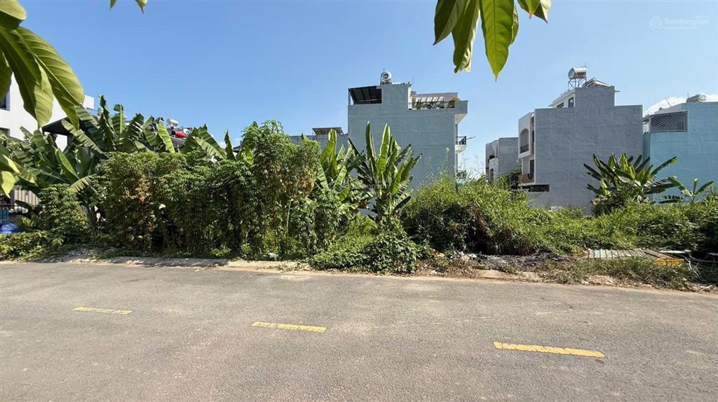 Nền đất đẹp ngay cổng nhà hàng nam bộ  đường trường lưu  5.85 tỷ