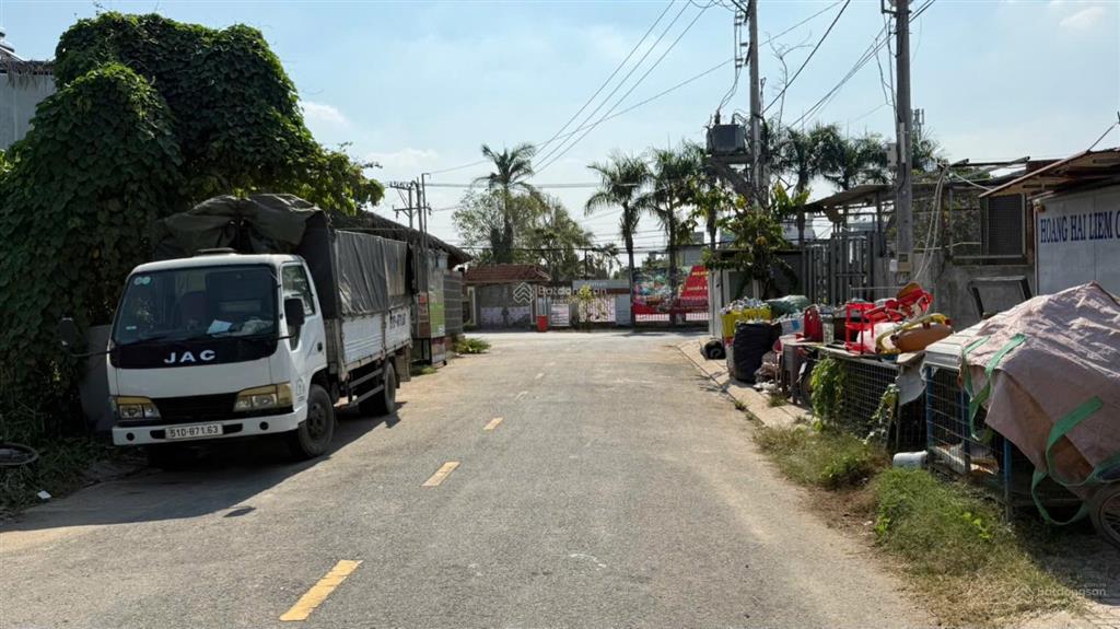 Nền đất đẹp ngay cổng nhà hàng nam bộ  đường trường lưu  5.85 tỷ