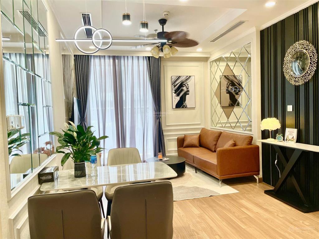 Chính chủ gia đình tôi bán gấp căn hộ 2pn toà park 10  park premium, nội thất cao cấp. giá 7 tỷ 3