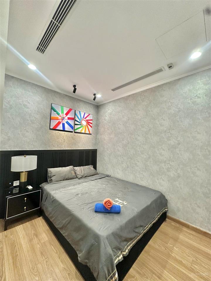 Chính chủ gia đình tôi bán gấp căn hộ 2pn toà park 10  park premium, nội thất cao cấp. giá 7 tỷ 3