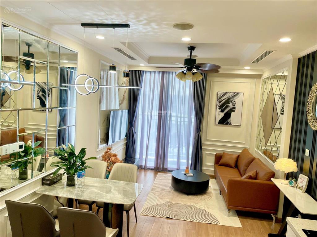 Chính chủ gia đình tôi bán gấp căn hộ 2pn toà park 10  park premium, nội thất cao cấp. giá 7 tỷ 3