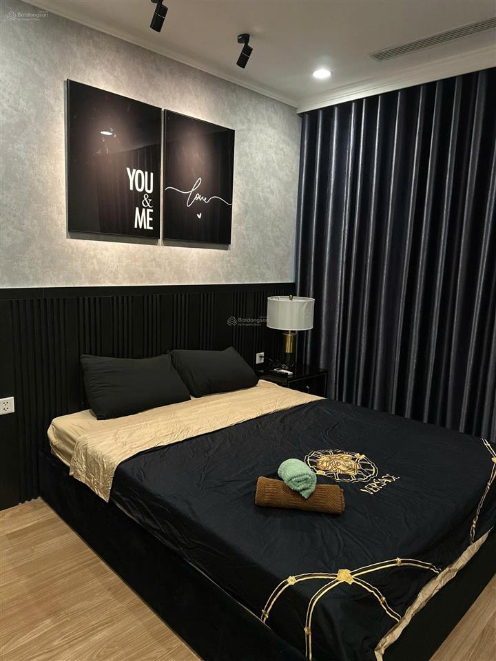 Chính chủ gia đình tôi bán gấp căn hộ 2pn toà park 10  park premium, nội thất cao cấp. giá 7 tỷ 3