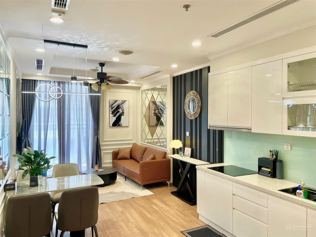 Chính chủ gia đình tôi bán gấp căn hộ 2pn toà park 10  park premium, nội thất cao cấp. giá 7 tỷ 3