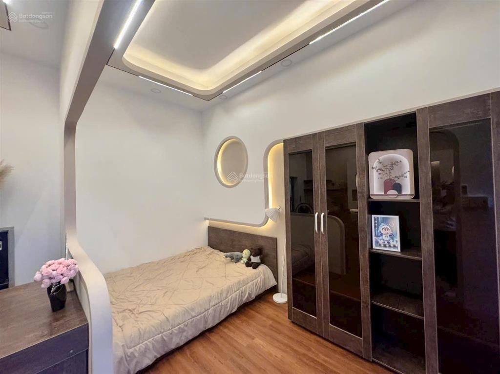 Cho thuê căn hộ studio full nội thất ban công cực kì thoáng ngay nguyễn duy trinh