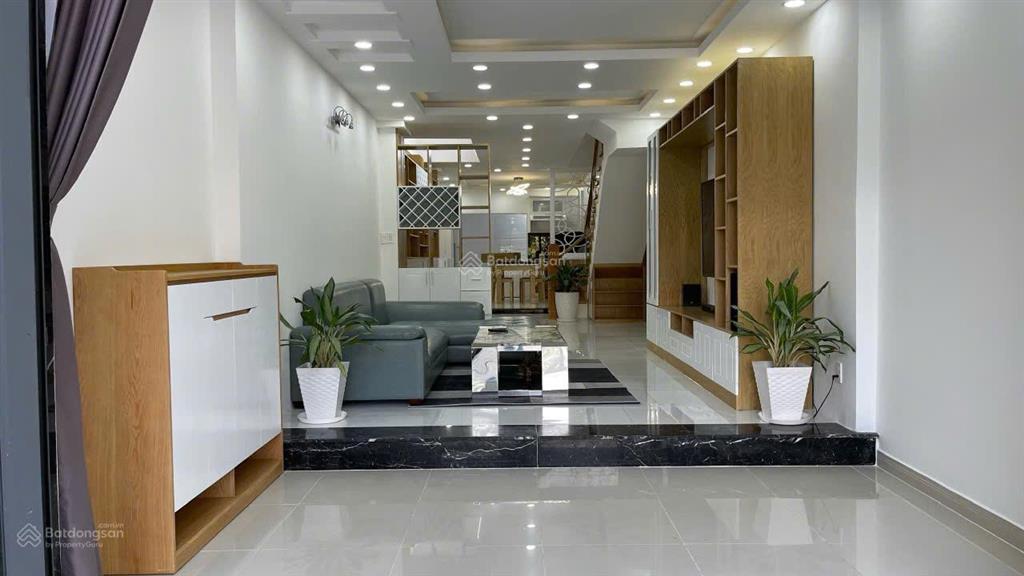 Khách kẹt tiền ngân hàng bán giá tốt căn nhà hẻm xe hơi qua lại thoải mái